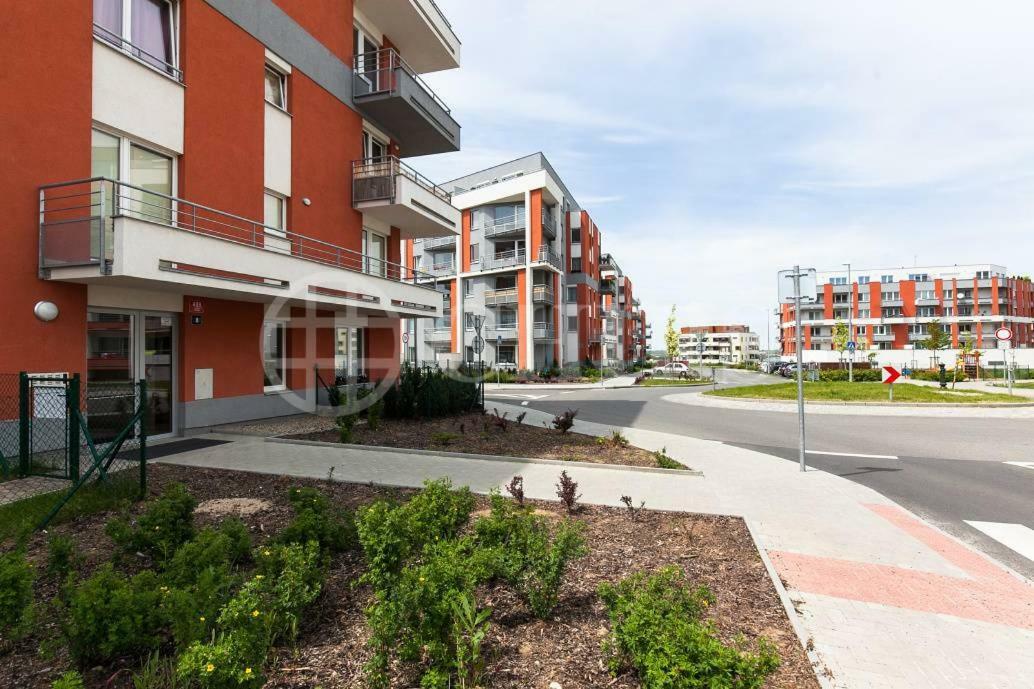 H+ Apartman Letiste Praha Apartman Kültér fotó