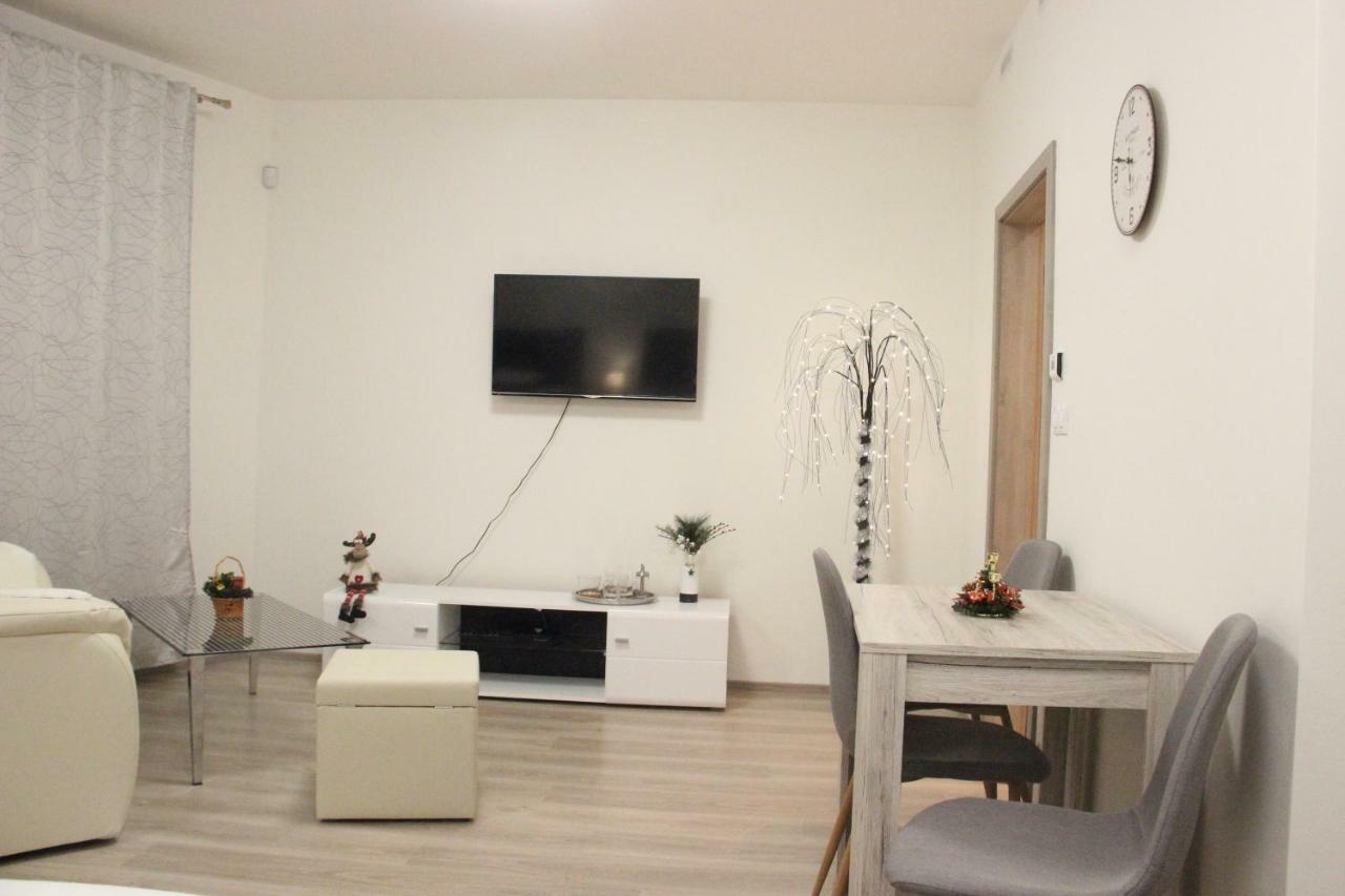 H+ Apartman Letiste Praha Apartman Kültér fotó