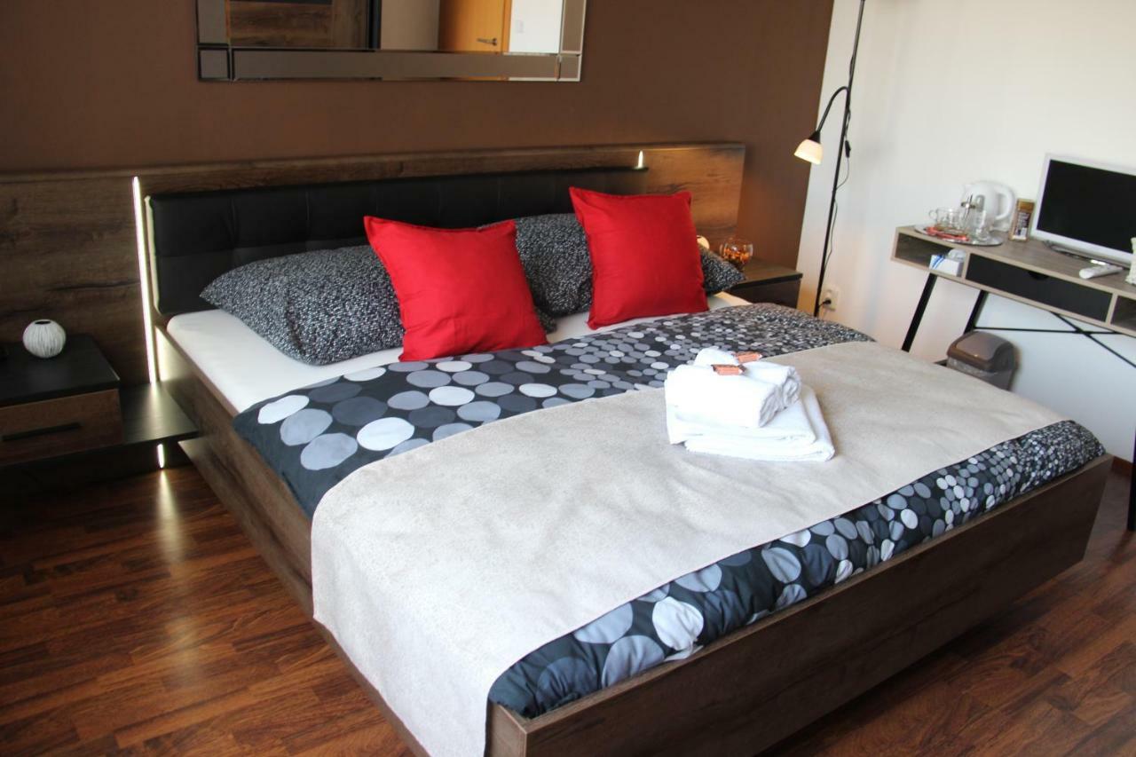H+ Apartman Letiste Praha Apartman Kültér fotó
