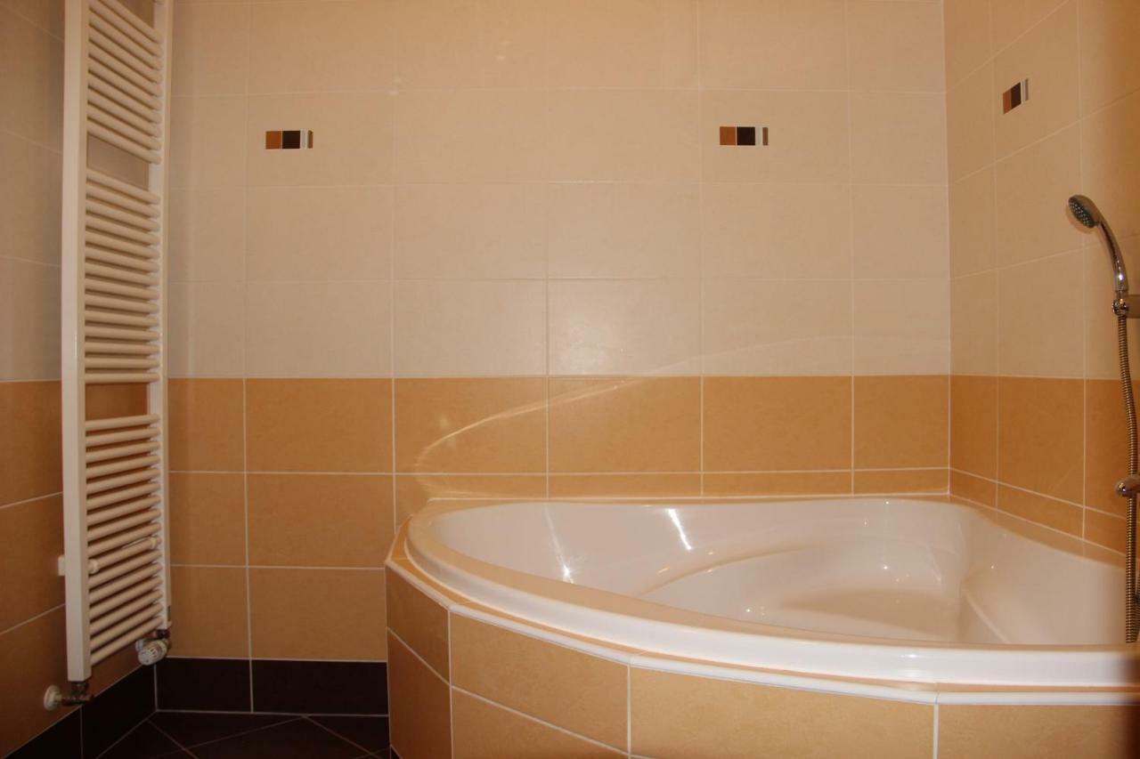 H+ Apartman Letiste Praha Apartman Kültér fotó