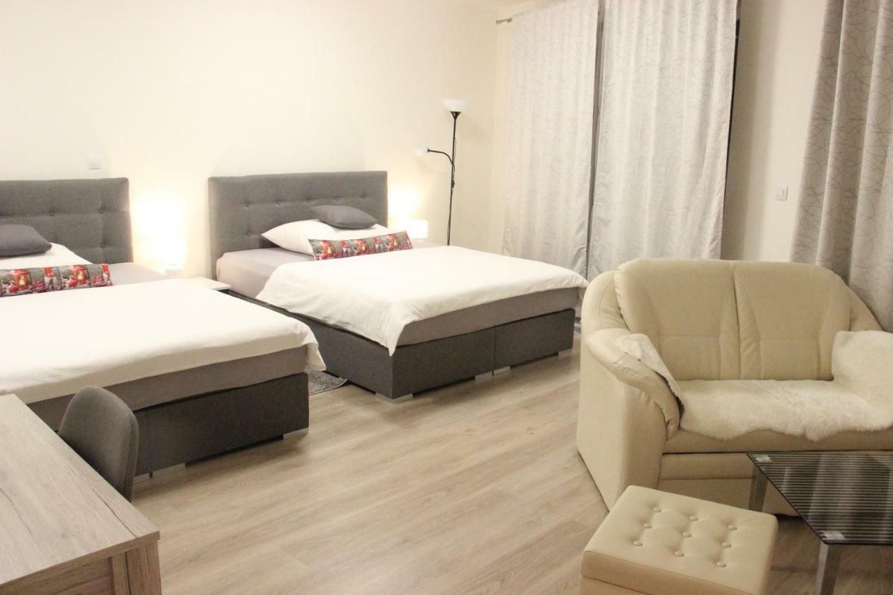 H+ Apartman Letiste Praha Apartman Kültér fotó