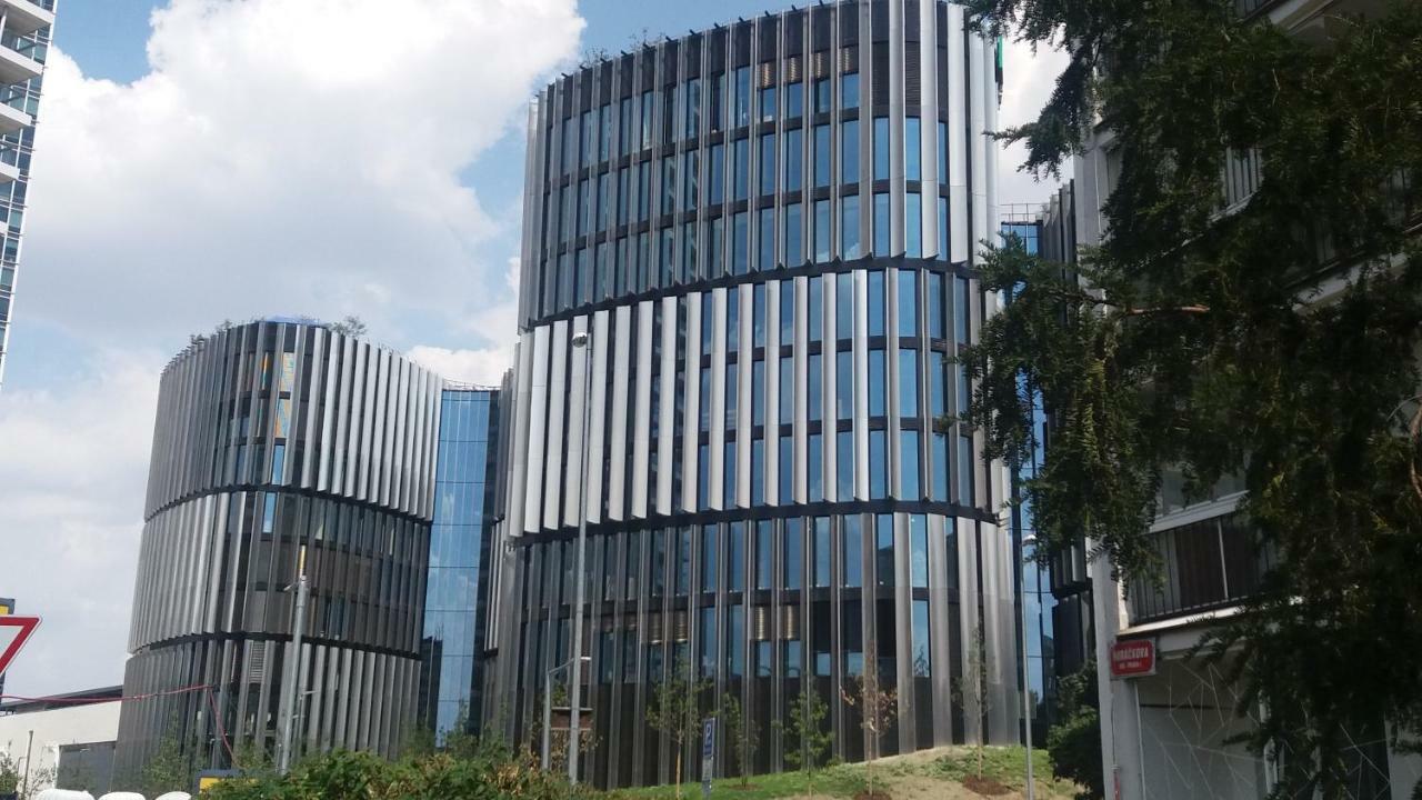 H+ Apartman Letiste Praha Apartman Kültér fotó
